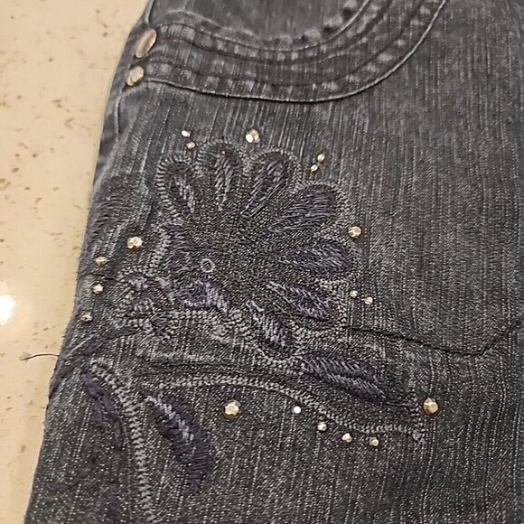 gloria vanderbilt Capri Cropped Jeans 10 Rhinestones - Picture 2 of 10